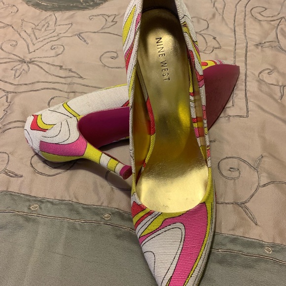 badgley mischka burgundy shoes